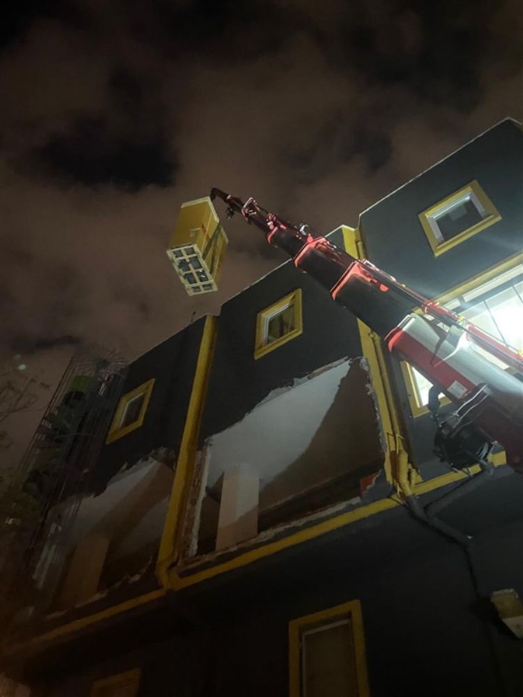 Satılık 10 Tonluk Vinç Isuzu Npr 3D Kamyon Üzerinde