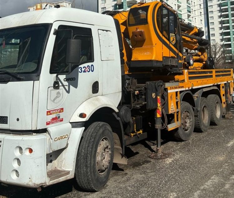 2.el Hidrokon Vinç Satılık 30 Tonluk Çift Kırma Vinç